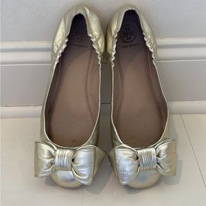 Tory Burch ballet flat in gold with bow